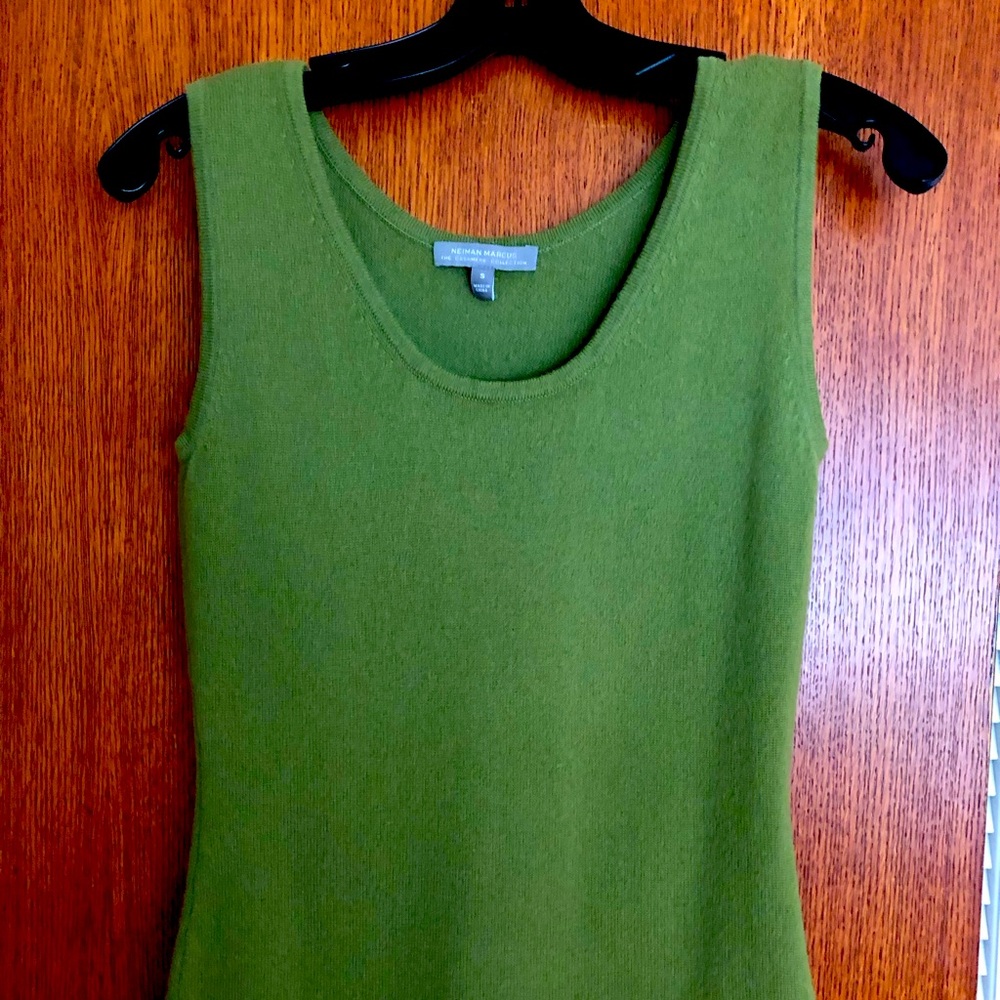 Neiman Marcus Cashmere sweater